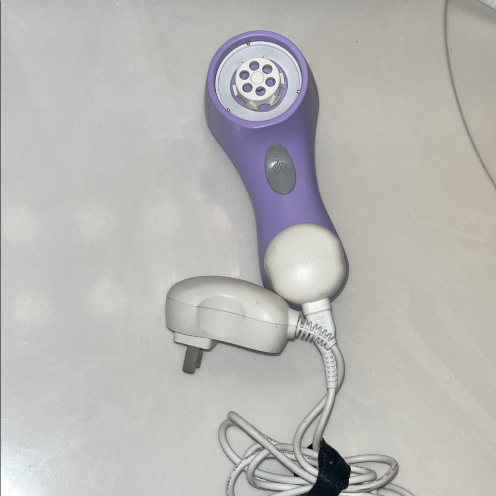 Clarisonic Lavender Cleansing Device with Charger mia